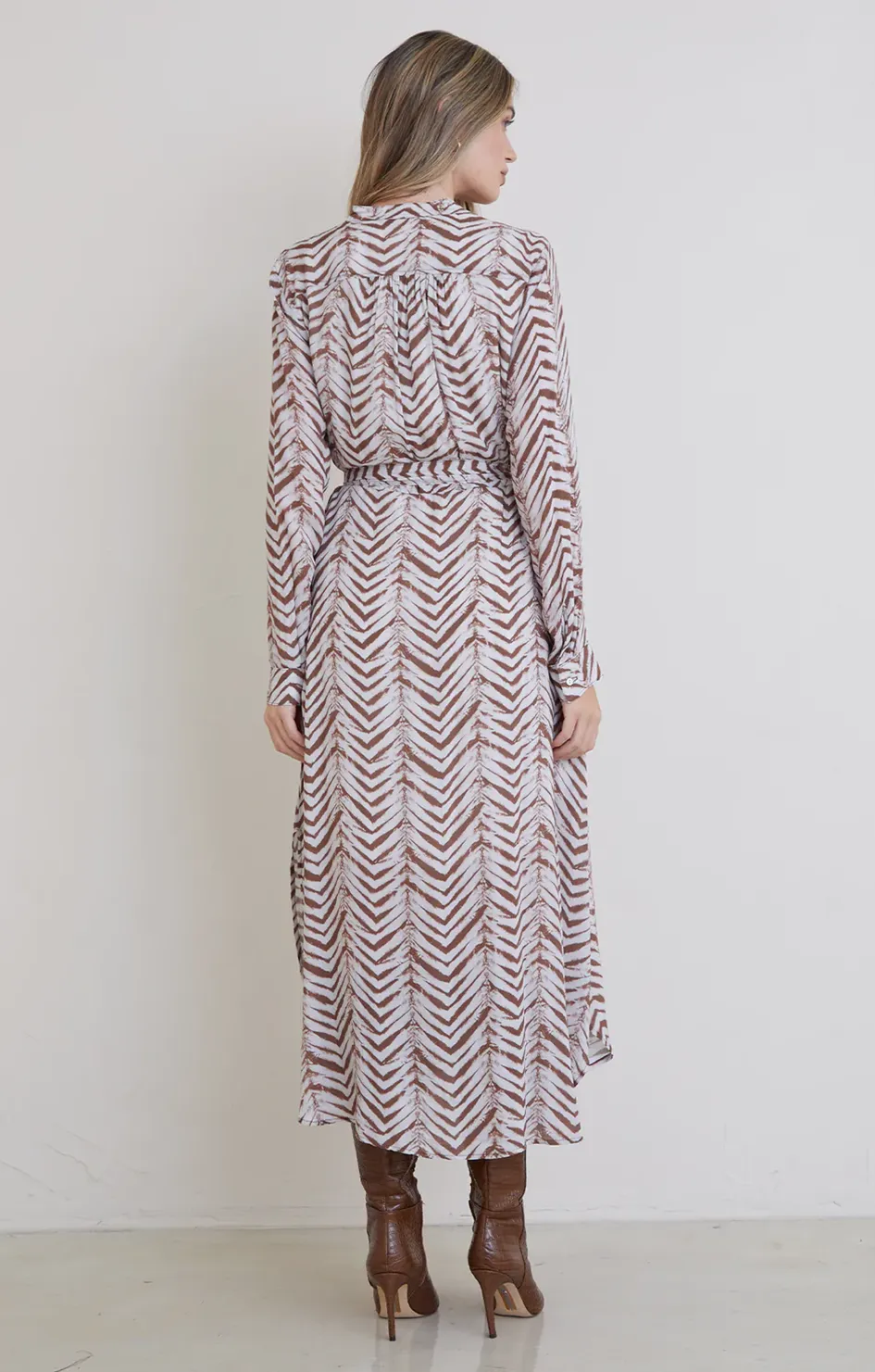 Goldie Flowy Maxi Dress - Golden Chevron Print