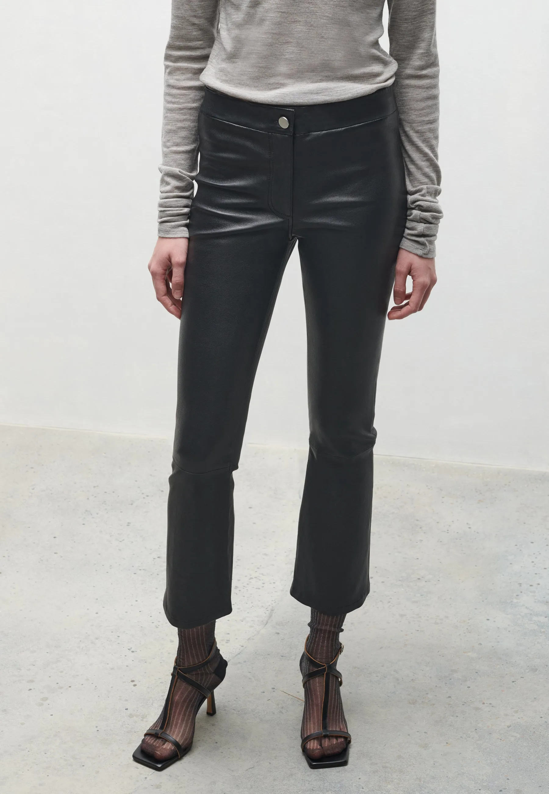 LIVELY | Leather kick-flare legging